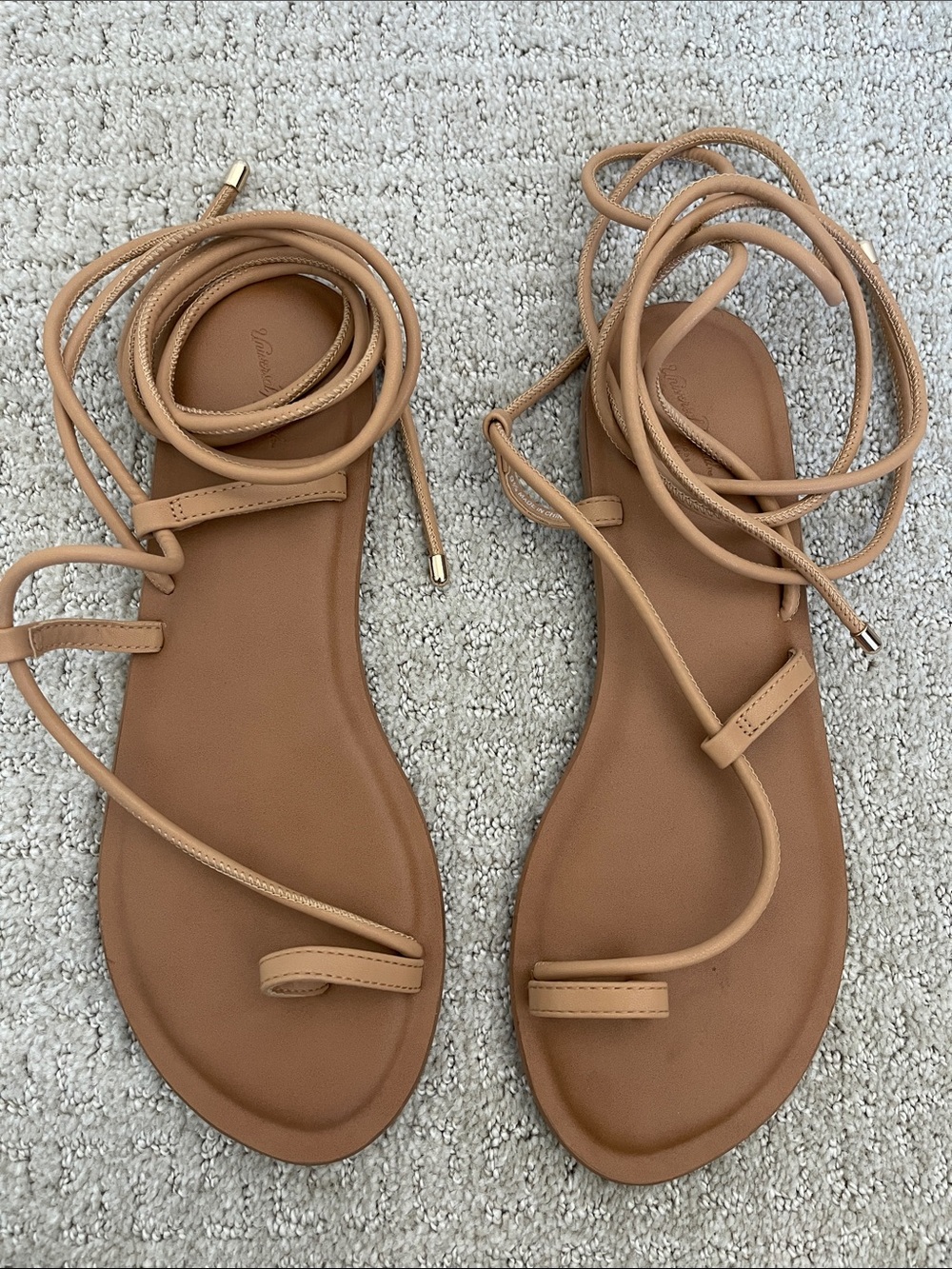 Universal Thread Women's Tan Lace-Up Toe Ring Gladiator Sandals 9.5